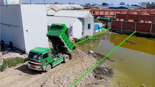 Wonderful is processing !Mini Dozers push stone filling vowel mouth to build fence