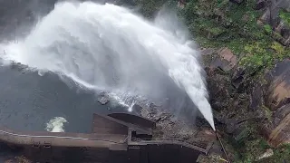 Espectacular! Barragem de Lindoso com as comportas abertas ao máximo.