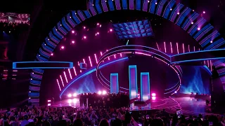 Latin AMAs 2018 - Maluma Mala Mia & Extraordinary Evolution Award Acceptance - Live Performance