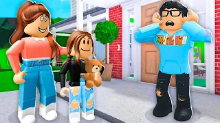 EX GIRLFRIEND Made Me BABYSIT Her SISTER! (Roblox)