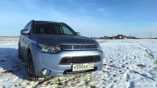 Mitsubishi. Outlander. PHEV 2015