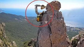 World's Dangerous Idiots Excavator Heavy Equipment Operator - Fastest Climbing Excavator Driving