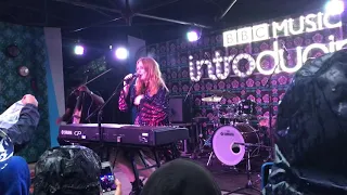 Freya Ridings | Poison | BBC introducing stage | Suprise set | Latitude 2019 19/07/19
