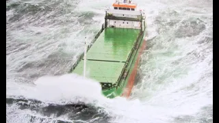 Top 10 Big Ships Crash After Huge Waves on Storm and Sinking