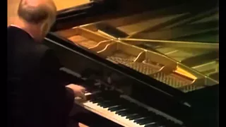 Sviatoslav Richter plays Beethoven Piano Sonata no. 12, op. 26 - video 1976