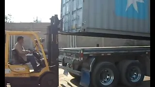 Lifting container with a 2.5 Ton Forklift