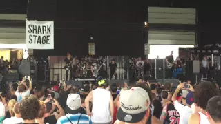 Blessthefall (feat Craig Mabbitt) - Guys Like You Make Us Look Bad (Warped Tour 2015 @ Tinley Park)