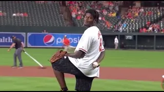 NFL Quarterbacks Throwing Out First Pitches