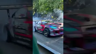 Ragazzo colpito da alettone durante gara di drift