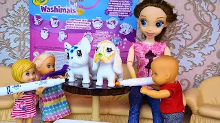 ВСЕХ РАСКРАСИТЬ! Катя и Макс веселая семейка! Смешной сериал живые куклы Washimals от Crayola