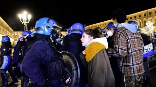 Protesters in Italy clash with police over measures to stop spread of Covid-19