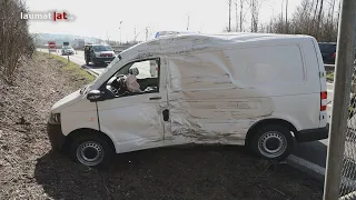 Schwerverletzter bei Crash zwischen LKW und Kleintransporter in Pichl bei Wels