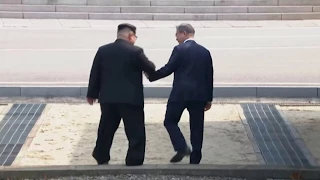 Kim Jong Un Crosses to South, Greets Moon