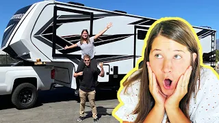 RV TOUR // Family of 4 Living in a 5th Wheel! (349M 2021 Grand Design Momentum Toy Hauler)