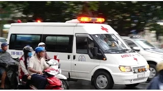 Ford Emergency Ambulance Responding With [LED Lights & Siren] in Ho Chi Minh City (Vietnam)