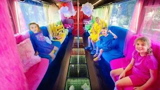 Cinq enfants aventure d'autobus scolaire