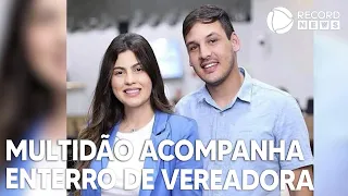 Multidão acompanha enterro de vereadora