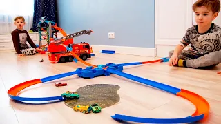 Lev and Gleb have fun with toy cars | Hot Wheels City