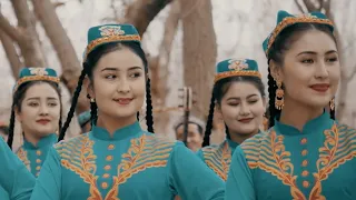 Uyghur folk song - Mitiz Meshrep (English Subtitles)