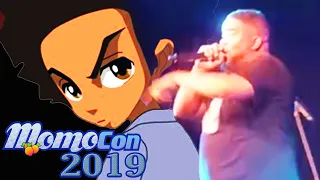 Asheru performs "The Boondocks" theme song at #Momocon2019 as Foxarocious screams along