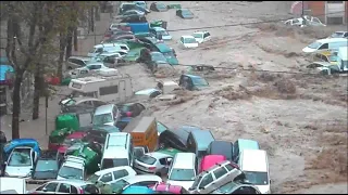 Streets have become fast Rivers! 🚨 Flash flood in Bahla, Oman Heavy rain in Arabia