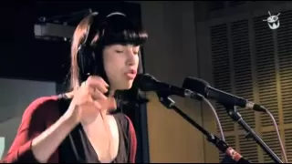 Kimbra - "Two Weeks/ Head Over Heels"