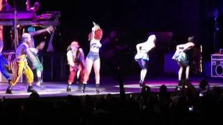 BEST RIHANNA VIDEO LIVE! - What's My Name - Albuquerque - July 4