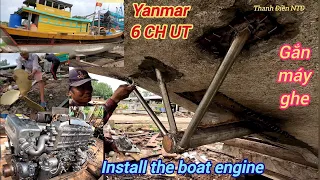 Những người thợ lắp đặt động cơ thuyền đánh cá theo cách truyền thống(install the boat engine)