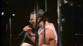 Queen - Live In Budapest - Under Pressure (Real Audio)
