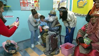 Sus Majestades los Reyes Magos de Oriente visitan las guarderías y centros infantiles