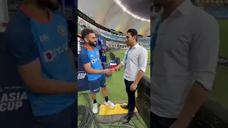 Momin Saqib meets Indian cricket stars after Pakistan vs India fight - Virat Kohli