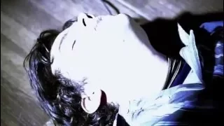 Supernatural S1E9 - Sam (Jared PAdalecki) strangled by a lamp Unconscious
