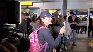 Alexa Grasso - mariachi airport welcome