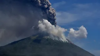 Volcano in Indonesia: More than 2,700 people were evacuated from 28 villages (Nov 30, 2020)