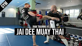 Raw Training At Jai Dee Muay Thai | Siam Boxing | GYM - Pad Work, Sparring, Clinching