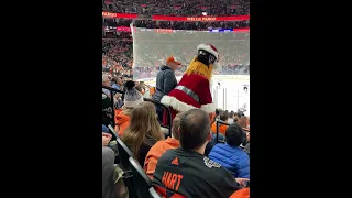 Flyers fan tells Gritty “You Suck Moose C*ck!”