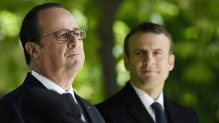 Abolition de l'esclavage : Hollande et Macron de nouveau côte à côte