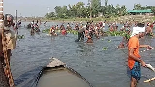 STRONGEST FISH Vs STRONGEST PROFESSIONAL FISHERMEN together PRIMITIVE FISH TRAP