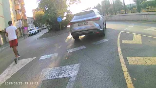 Electric scooter goes wrong way into roundabout and oncoming traffic