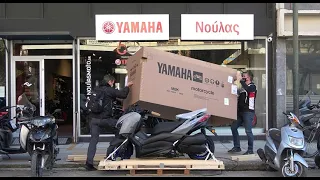 unboxing 2021 YAMAHA XMAX 300 icon grey