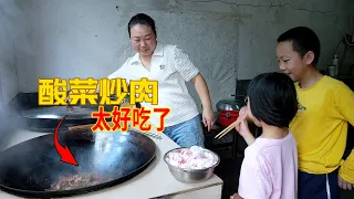 A dish the kids especially love! Stir-fried pork with pickled vegetables