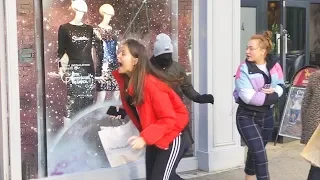 People run Screaming so Loud : Mannequin Prank