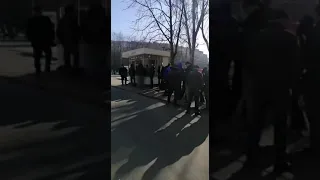 Очередь за цветами на Тополя. Днепр.