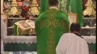 Traditional Latin Mass - Preface to Consecration