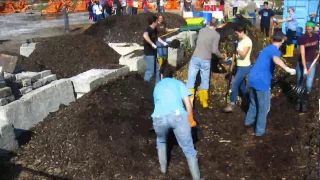 BROOKLYN COMPOSTING TIMELAPSE: BUILDING A WINDROW