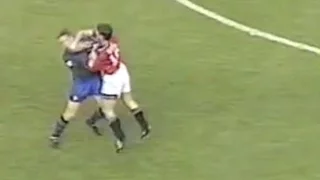 Roy Keane punches Jan Fjortoft