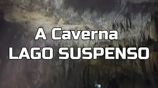 A Caverna Lago Suspenso