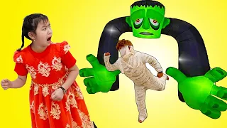 Jannie Pretend Play Mysterious Scary Adventures for Kids on Halloween| Funny Stories for Children