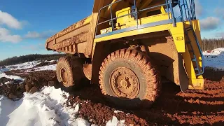 Возим боксит.Зима приходит в карьер,но осень сопротивляется.Встрял на складе.