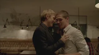 Wade Briggs / Josh Thomas (gay kiss #7/gay scene #10) - Please Like Me (tv series / comedy drama)